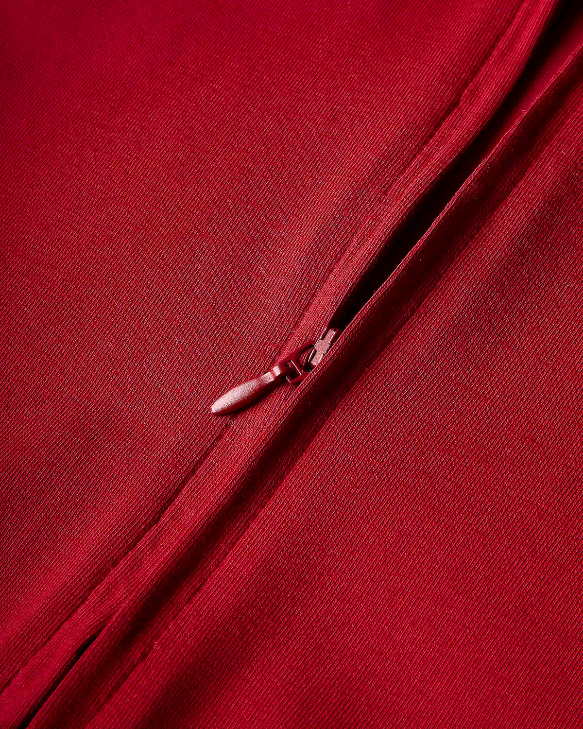 Displays the red 'hoodrich' branded Gleam V2 Fitted Z/T Hoodie featuring the  details on zipper